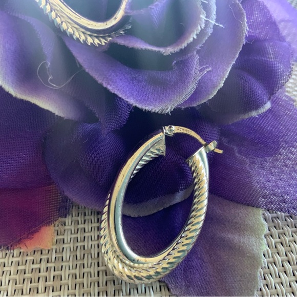 NWOT signed 925 silver nicely decorated hoop pierced earrings. - Picture 3 of 4